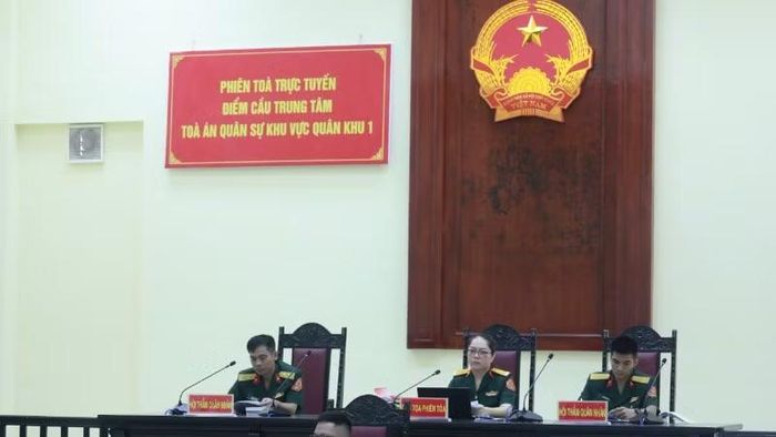 Hội đồng xét xử tại điểm cầu trung tâm.