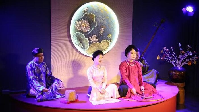 Ca trù là một "mảnh ghép" nghệ thuật trong chương trình.