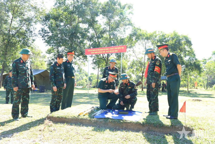 Lãnh đạo Tổng cục Hậu cần-Kỹ thuật kiểm tra huấn luyện chiến sĩ mới năm 2026 tại Trung tâm Huấn luyện 334.
