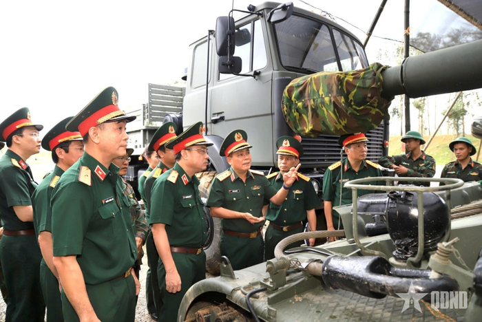 Lãnh đạo Tổng cục Hậu cần-Kỹ thuật kiểm tra công tác bảo đảm kỹ thuật cho xe-máy thực hiện nhiệm vụ A80 (tháng 8-2025).