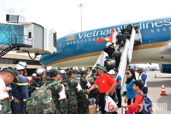  Đoàn Việt Nam đã hoàn thành nhiệm vụ cứu hộ sau thảm họa động đất tại Venezuela. 