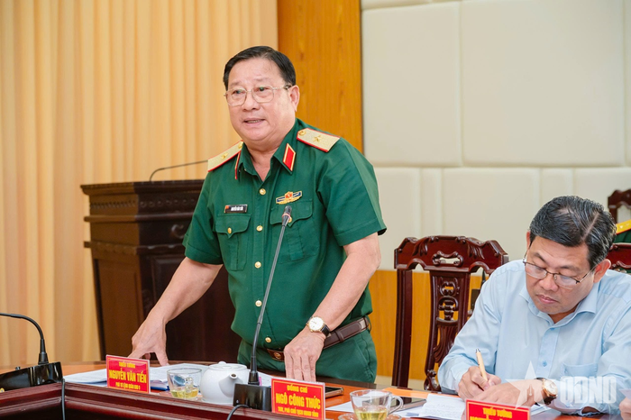 Thiếu tướng Nguyễn Văn Tiền, Phó tư lệnh Quân khu 9 phát biểu.