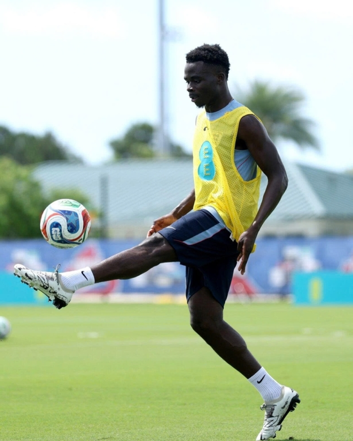 Bukayo Saka tập luyện trước trận tứ kết gặp Na Uy. Ảnh: Bukayo Saka/Instagram