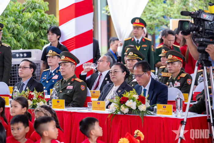 Các đại biểu dự lễ khởi công.