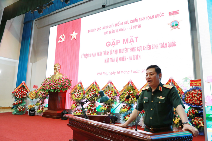 Thiếu tướng Phạm Hùng Hưng, Phó tư lệnh Quân khu 2 phát biểu tại buổi gặp mặt.