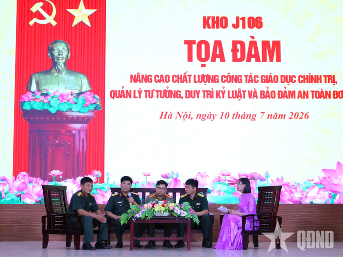 Các đại biểu tham gia trao đổi tại buổi tọa đàm.