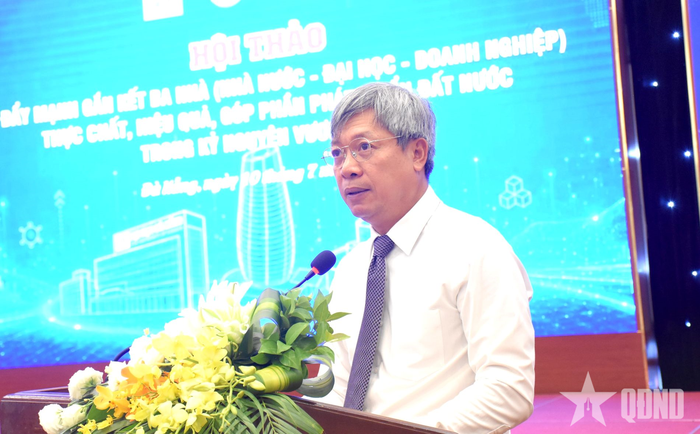  Đồng chí Hồ Quang Bửu, Phó chủ tịch UBND TP Đà Nẵng phát biểu tại hội thảo. 