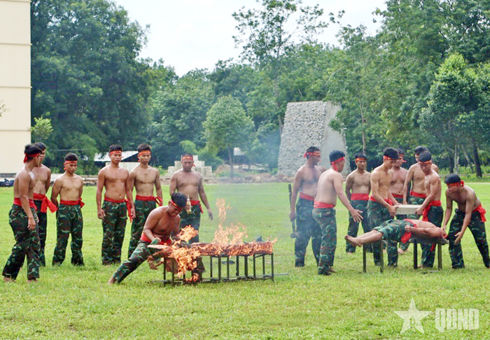 Tiểu đoàn Đặc công 60, Bộ Tham mưu, Quân khu 7 trình diễn phục vụ các đại biểu tham quan.