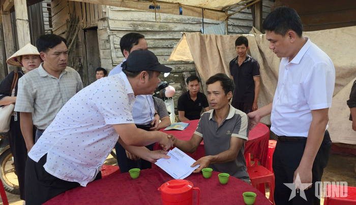  Chính quyền địa phương thăm hỏi, hỗ trợ gia đình các nạn nhân.