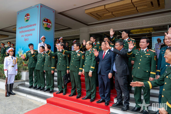 Đại tướng Khamliang Outhakaysone rời trung tâm sự kiện ở Nghệ An về nước sau khi kết thúc các hoạt động giao lưu.