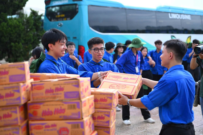  Ngay sau lễ xuất quân, 19 đội hình tình nguyện "Mùa hè xanh" đã về cơ sở thực hiện nhiệm vụ.