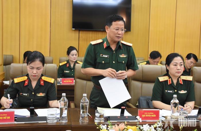 Thiếu tướng Tống Văn Thanh, Phó cục trưởng Cục Tuyên huấn, Tổng cục Chính trị phát biểu tại hội nghị.
