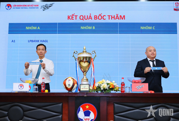 Bốc thăm chia bảng thi đấu.