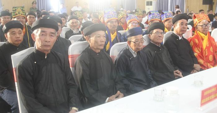 Hội đồnh các Chư phái tộc phường An Khê tham dự lễ công bố xếp hạng di tích Nghĩa trủng Gò Đồ.