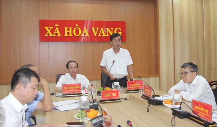 Chủ tịch UBND xã Hòa Vang Lê Phú Nguyện trình bày tham luận tại tọa đàm.