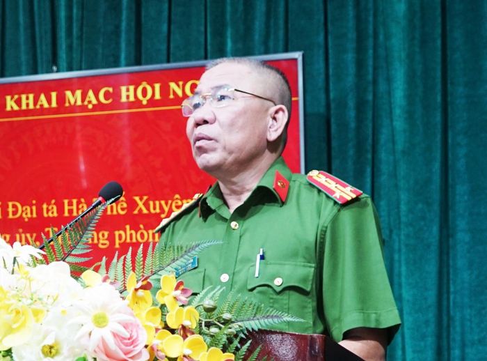 Đại tá Hà Thế Xuyên trình bày các nhiệm vụ trọng tâm trong 6 tháng cuối năm.
