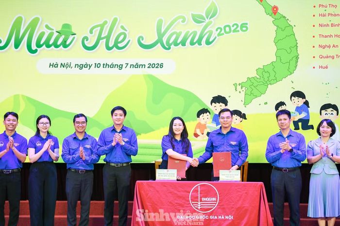 Ban Thường vụ Đoàn Thanh niên ĐHQG Hà Nội và Ban Thường vụ Tỉnh Đoàn Lào Cai cũng ký kết chương trình phối hợp triển khai Đề án "Tuổi trẻ Việt Nam đồng hành với thanh thiếu nhi vùng biên giới, giai đoạn 2025 - 2030".