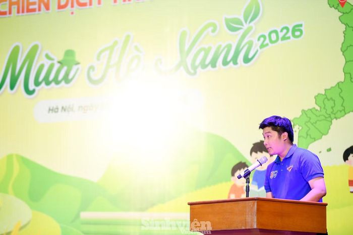Anh Dương Tất Thành - Phó Bí thư Đoàn Thanh niên ĐHQG Hà Nội, Trưởng Ban Chỉ đạo Chiến dịch tình nguyện 'Mùa Hè Xanh' năm 2026 phát biểu.