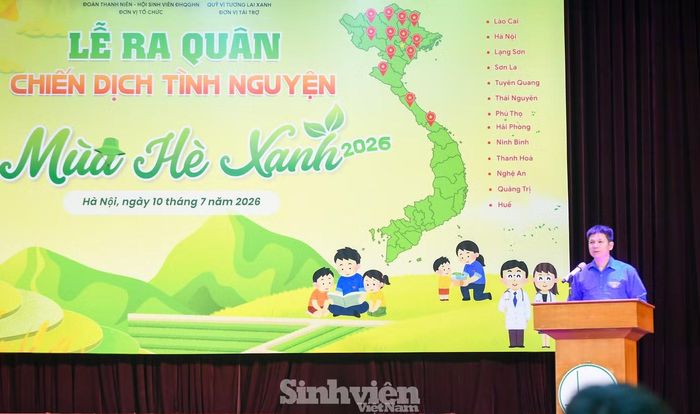 PGS. TS Nguyễn Hiệu - Phó Giám đốc thường trực ĐHQG Hà Nội phát biểu chỉ đạo chương trình.