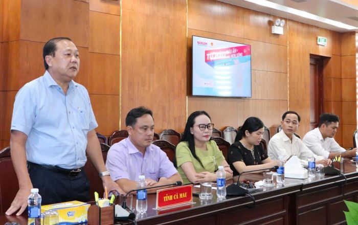  Đồng chí Nguyễn Văn Đen phát biểu tại buổi trao tặng 