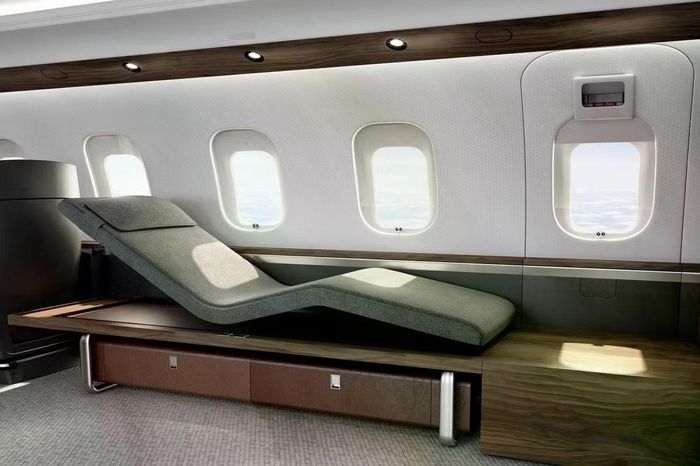 Chiếc máy bay sở hữu loại ghế không trọng lực Nuage Zero Gravity – thiết kế độc quyền từ hãng Bombardier nhằm tối ưu hóa sự thoải mái trên các chuyến bay dài. (Ảnh: Bombardier)