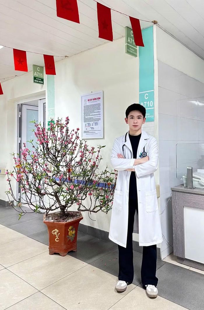 Bùi Trường Giang hiện là sinh viên năm thứ 3 chuyên ngành Y khoa, Học viện Y - Dược học cổ truyền Việt Nam.