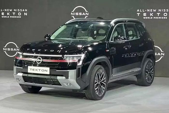 Mẫu xe này thực chất là anh em của Renault Duster sản xuất tại Ấn Độ. Cả hai đều được phát triển từ mẫu xe giá rẻ Dacia Duster. Theo Nissan, Tekton lấy cảm hứng thiết kế từ đàn anh Patrol, kết hợp dáng vẻ mạnh mẽ và bề thế của xe SUV cùng những chi tiết nhận diện đặc trưng của thương hiệu nhằm tạo nên diện mạo nổi bật và tự tin.