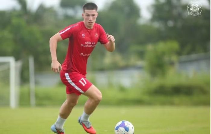 Như vậy, chân sút 19 tuổi sẽ không thể cùng U23 Việt Nam tham dự môn bóng đá nam ASIAD 2026 (diễn ra tháng 9 tới). Ảnh: Công an TPHCM FC.