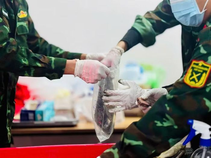 Di vật được tìm thấy cùng các bộ hài cốt liệt sĩ tại Công viên Lê Thị Riêng.