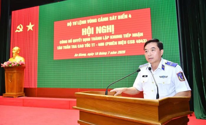 Thiếu tướng Đào Bá Việt, Tư lệnh Vùng Cảnh sát biển 4, phát biểu tại hội nghị.