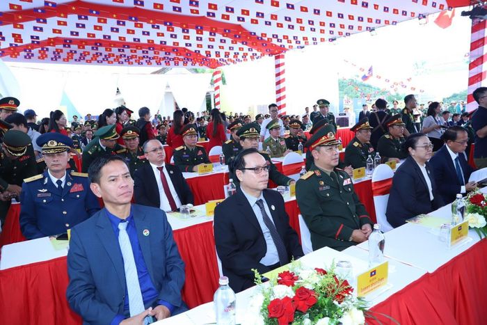 Đoàn đại biểu cấp cao Bộ Quốc phòng Lào dự Lễ khởi công. Ảnh: Ngọc Lâm