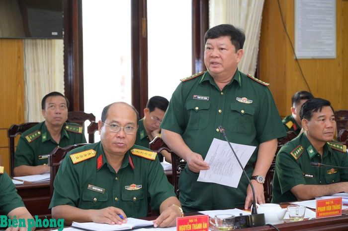 Đại tá Phạm Văn Thắng, Phó Chỉ huy trưởng Bộ Chỉ huy Quân sự tỉnh kiêm Chỉ huy trưởng Ban Chỉ huy Bộ đội Biên phòng tỉnh An Giang phát biểu. Ảnh: Phương Nhật