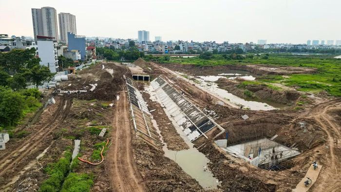 Dự án có quy mô khoảng 38,3 ha, tổng mức đầu tư 972,5 tỷ đồng, gồm hồ điều hòa, tuyến mương dẫn và hệ thống hạ tầng kỹ thuật đồng bộ.