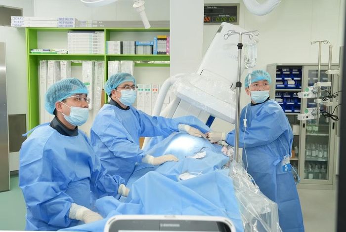 Một trong những ca mổ đầu tiên tại BV Bạch Mai cơ sở Ninh Bình.