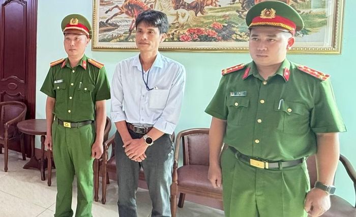 Cơ quan điều tra tống đạt các quyết định tố tụng đối với Trần Đình Hải.