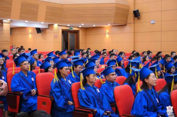 Sinh viên Trường Đại học Y Hà Nội trong lễ tốt nghiệp