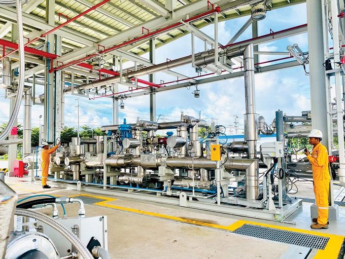 Người lao động Petrovietnam tại trạm nạp xe bồn LNG Thị Vải
