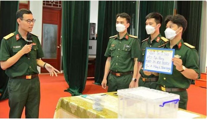 Cán bộ Viện Pháp y Quân đội hướng dẫn công tác lấy mẫu, bàn giao mẫu và số hóa thông tin mẫu hài cốt liệt sĩ tại Bắc Ninh