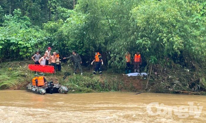 Thi thể cháu bé được tìm thấy tại khu vực suối Bản Là, xóm Hòa Bình, xã Bình Thành, cách vị trí xảy ra sự việc khoảng 1km.