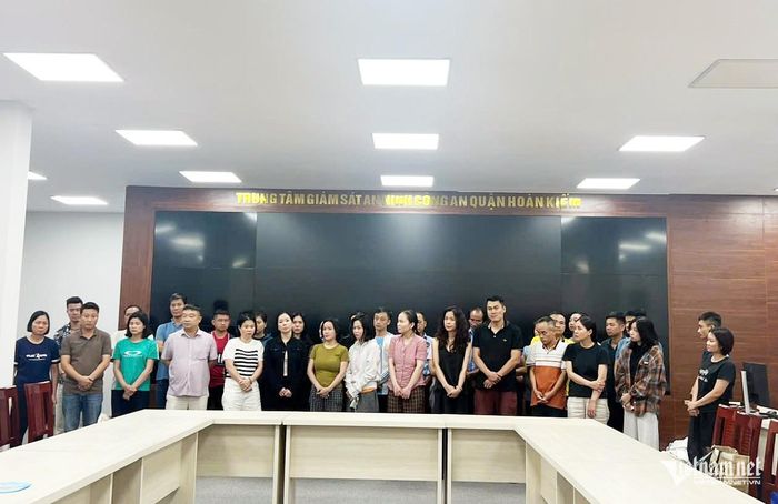Các đối tượng, trong đó có lãnh đạo Viện pháp y tâm thần trung ương, bị bắt.