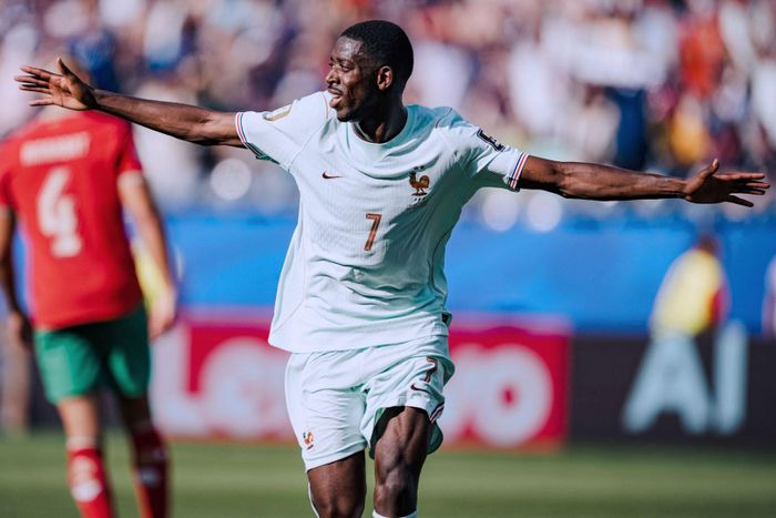 Dembele cũng đóng góp siêu phẩm. Ảnh: FFF