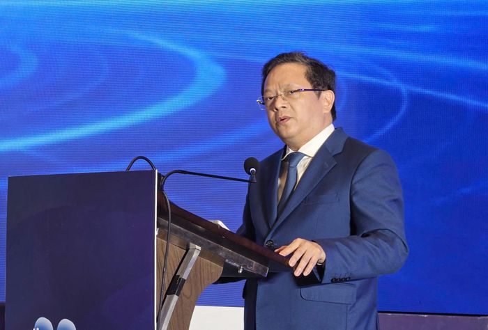 Tiến sỹ Nguyễn Đức Hiển, Phó trưởng ban Chính sách Chiến lược Trung ương, cho biết Việt Nam xác định mục tiêu chiến lược là tăng trưởng kinh tế hai con số và đến năm 2030 trở thành nước đang phát triển có công nghiệp hiện đại.