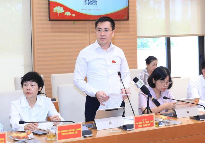 Ông Vũ Ngọc Anh, Phó trưởng Ban Kinh tế - Ngân sách HĐND TP Hà Nội trả lời tại họp báo sáng nay.