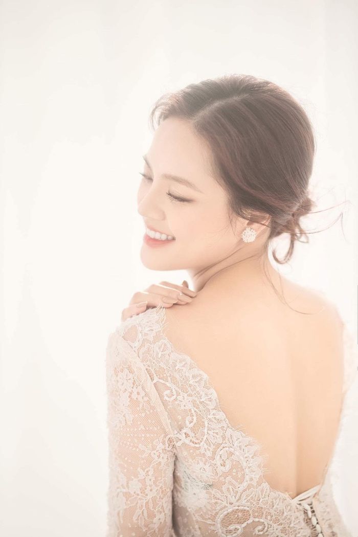 Tuy có sự nghiệp khá ấn tượng nhưng Thu Quỳnh lại có cuộc sống riêng trắc trở. Cô gặp diễn viên Chí Nhân khi đóng chung phim điện ảnh "Sống cùng lịch sử". Sau đó cả hai đi đến hôn nhân và có một cậu con trai (tên thân mật là Be). 