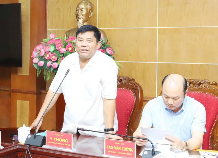Thứ trưởng Bộ Dân tộc và Tôn giáo Y Thông phát biểu tại buổi làm việc với UBND tỉnh Thanh Hóa. Ảnh: Quỳnh Trâm