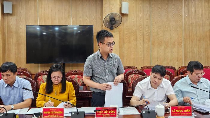 Đại diện đoàn công tác giải đáp một số vướng mắc trong quá trình triển khai Chương trình MTQG. Ảnh: Quỳnh Trâm