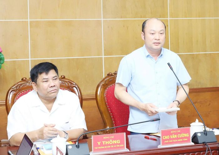 Phó Chủ tịch UBND tỉnh Thanh Hóa Cao Văn Cường phát biểu tại buổi làm việc. Ảnh: Quỳnh Trâm