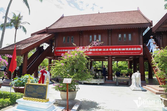 Nhà lưu niệm được xem là biểu tượng sinh động của tình đoàn kết hữu nghị đặc biệt Việt Nam - Lào, đồng thời góp phần giáo dục truyền thống cho các thế hệ về mối quan hệ thủy chung, son sắt giữa hai đất nước, hai dân tộc