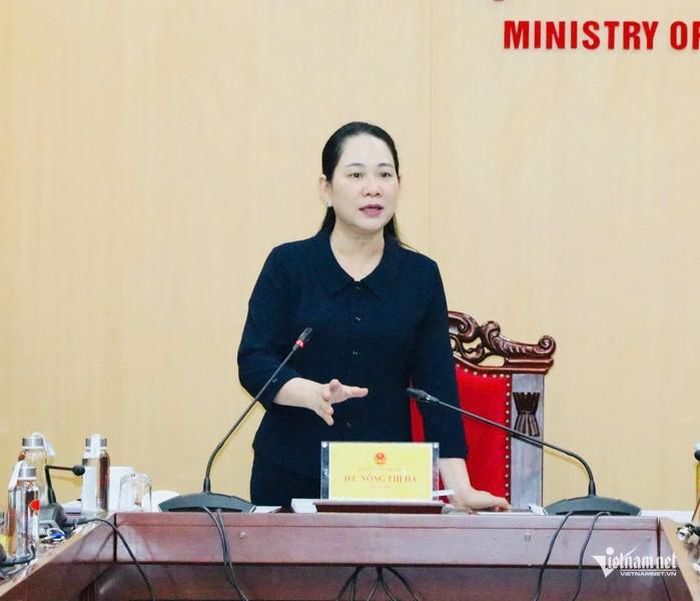 Thứ trưởng Nông Thị Hà chủ trì cuộc họp