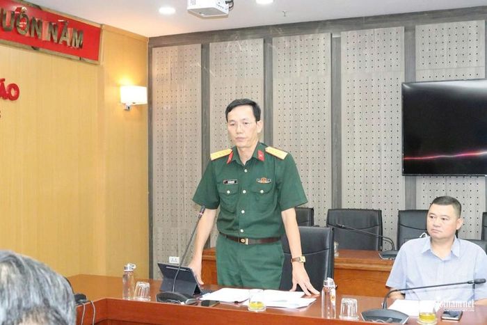 Đại tá Vũ Thành Minh, Phó Cục trưởng Cục Dân vận, Tổng cục Chính trị Quân đội phát biểu tại cuộc họp